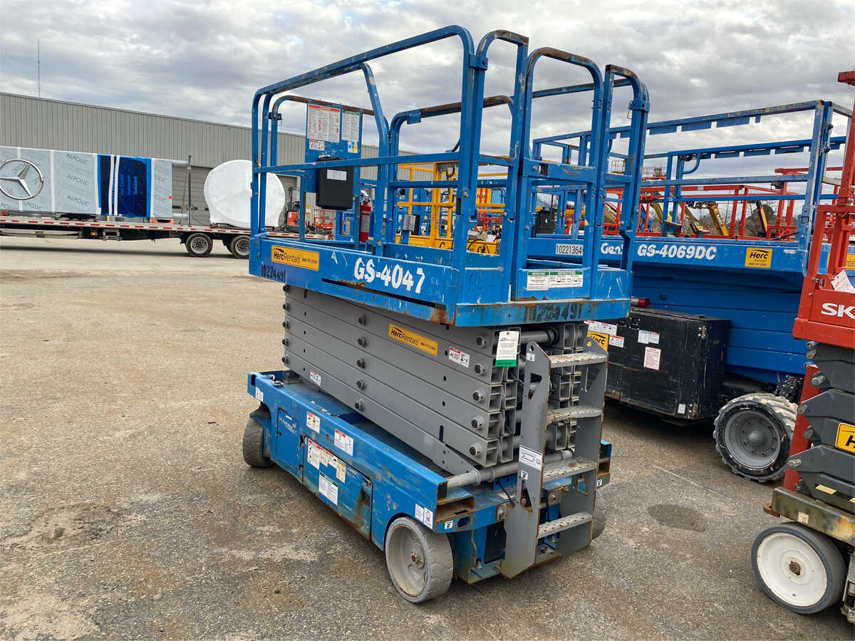 2017 Genie GS-4047