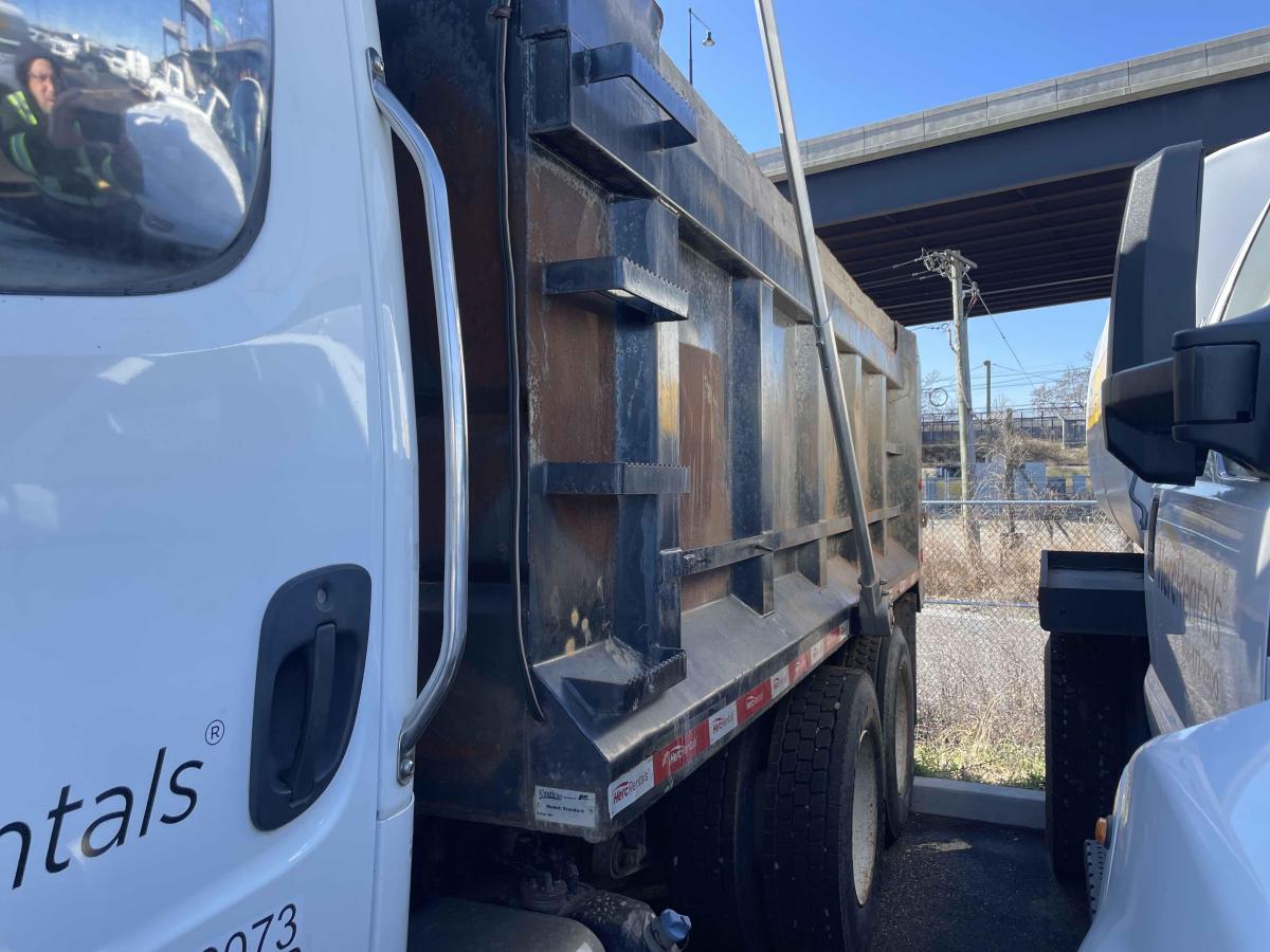 2016 Freightliner M2106