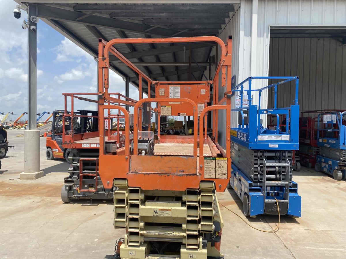 2018 JLG 3246ES
