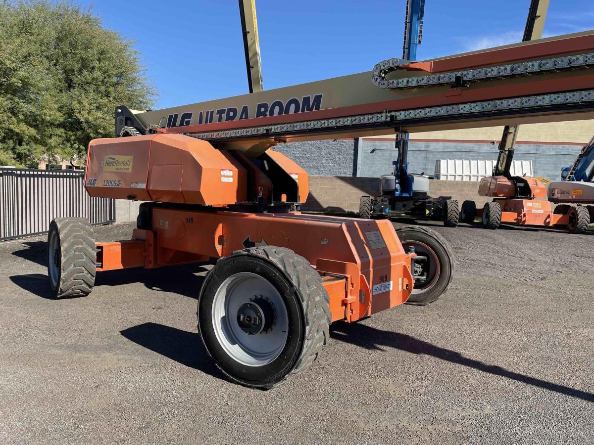 2017 JLG 1200SJP