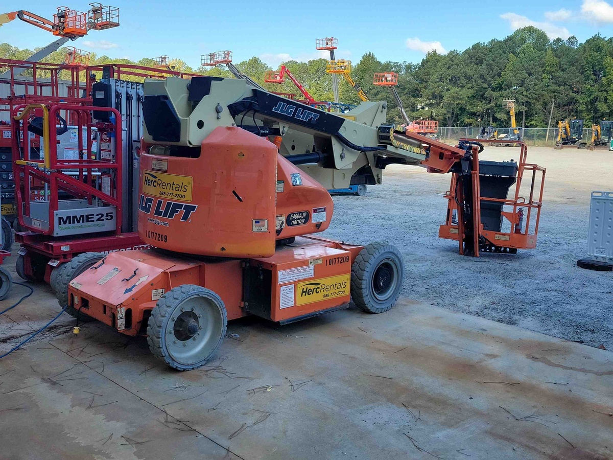 2015 JLG E400AJPN-2