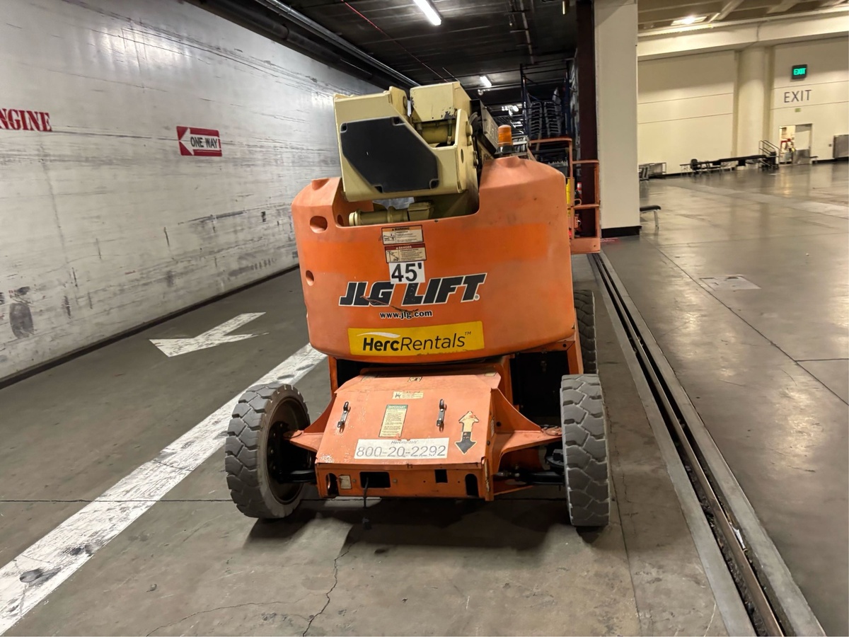 2018 JLG E450AJ-2