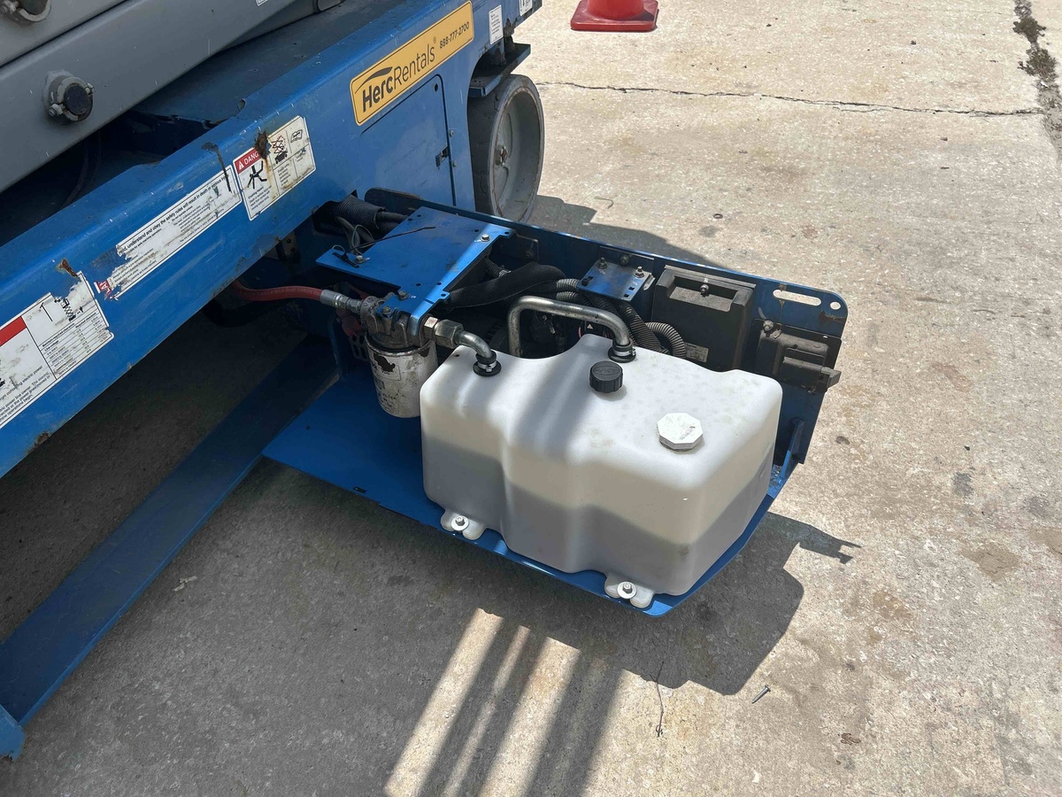 2017 Genie GS-3246-7