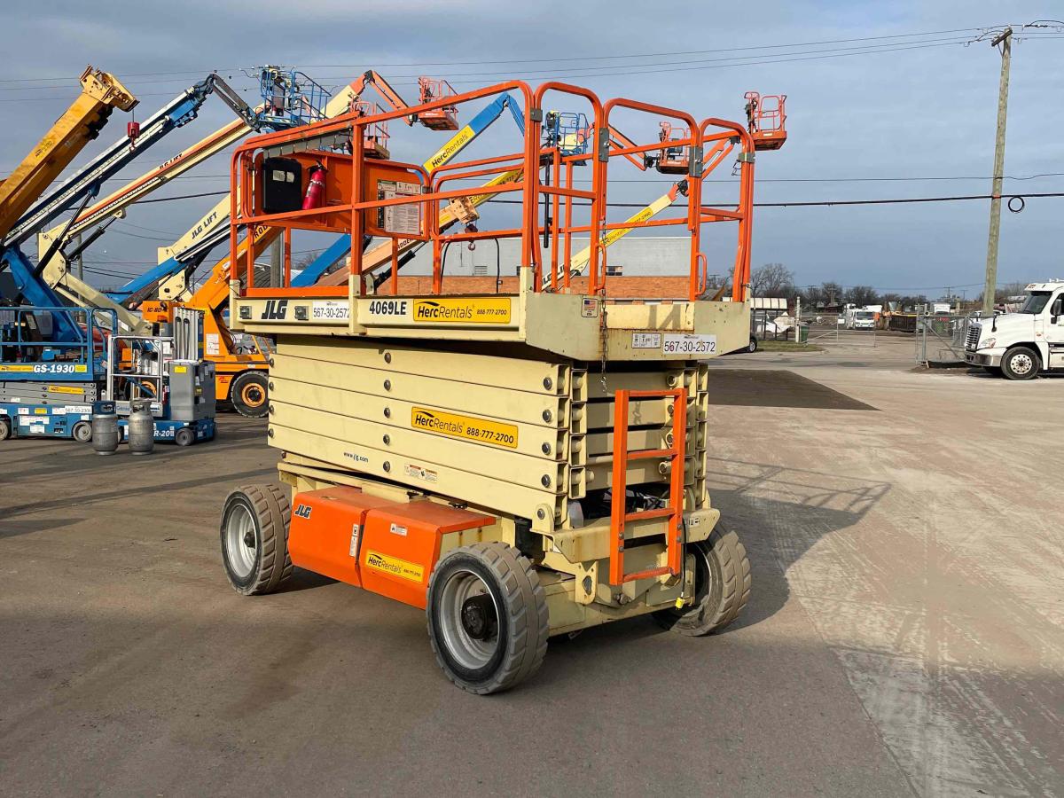 2015 JLG 4069LE