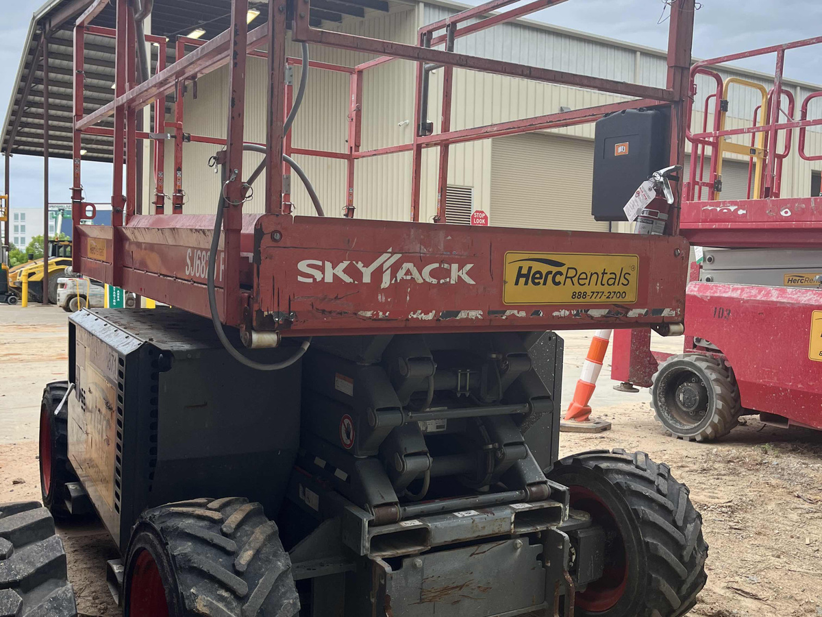 2019 Skyjack SJ-6826RT-3