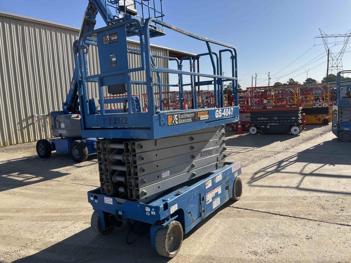 2017 Genie GS-4047