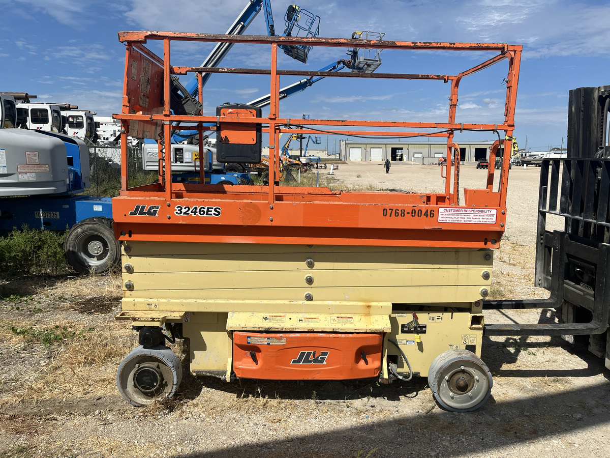 2018 JLG 3246ES-8