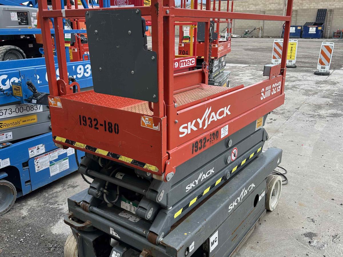 2017 Skyjack SJ3219