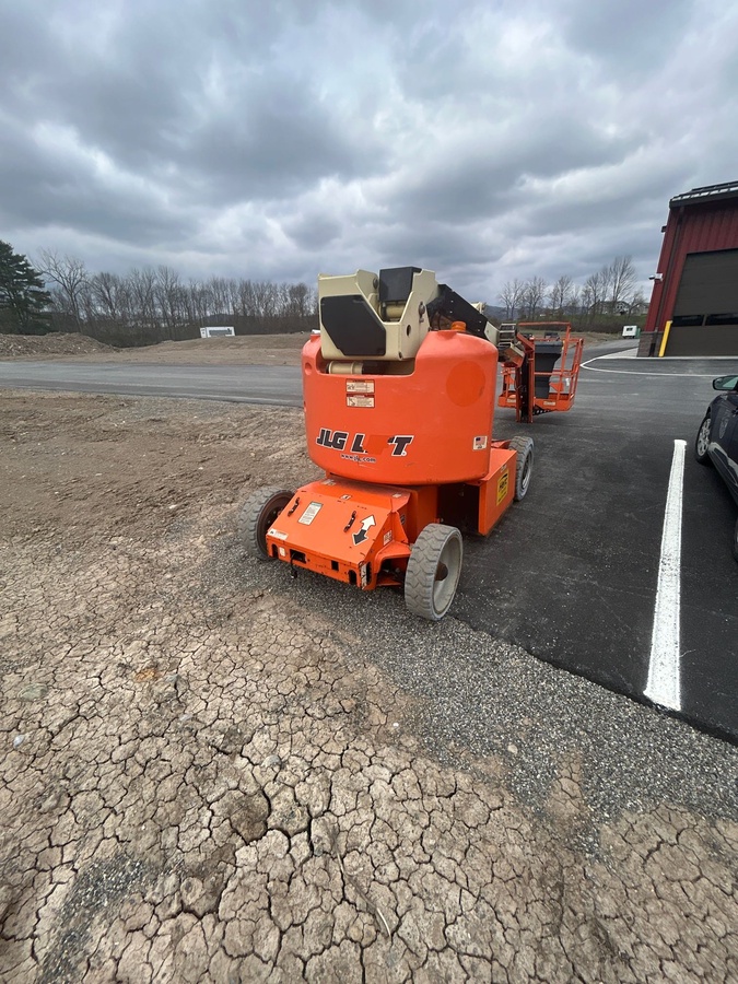 2016 JLG E400AJPN-4