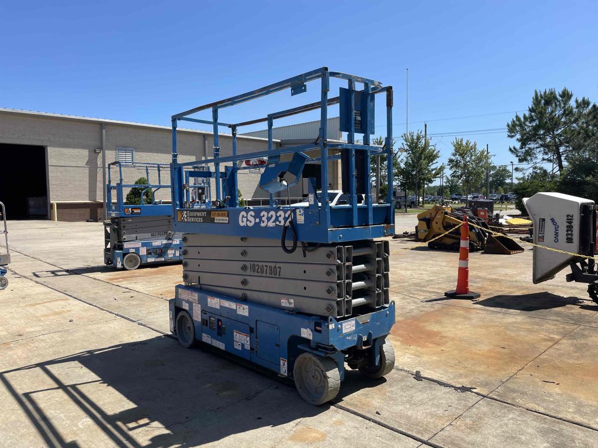 2017 Genie GS-3232