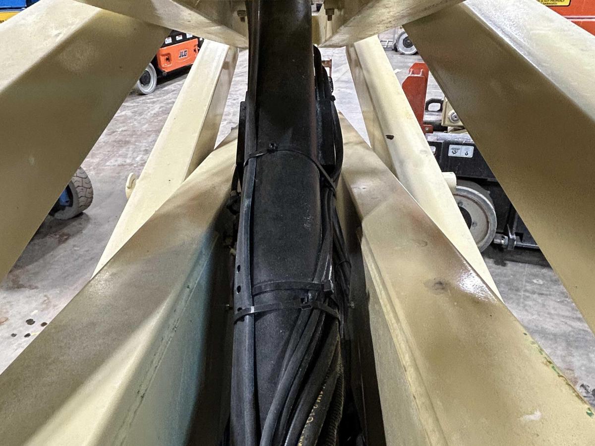 2013 JLG 2630ES