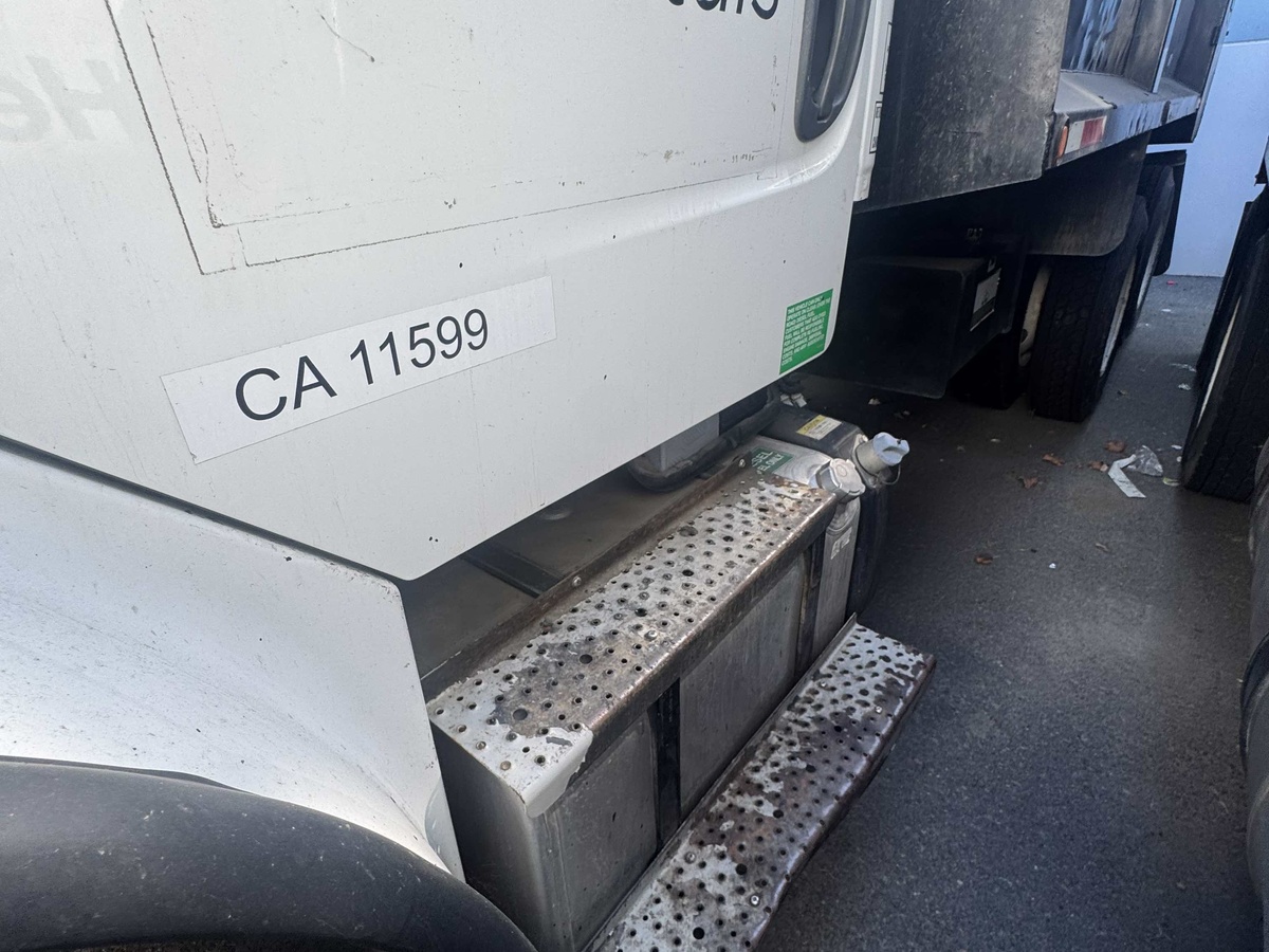 2017 Freightliner M2106-2