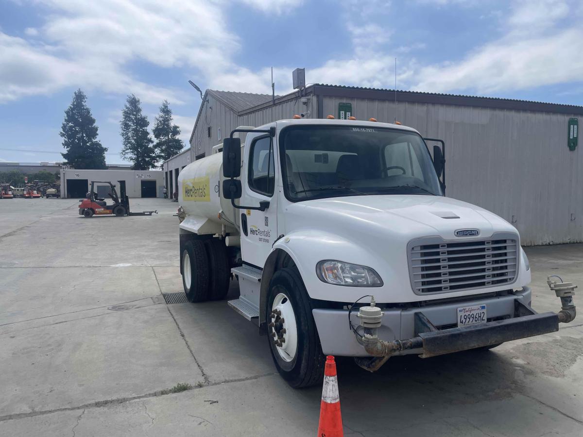 2018 Freightliner M2106