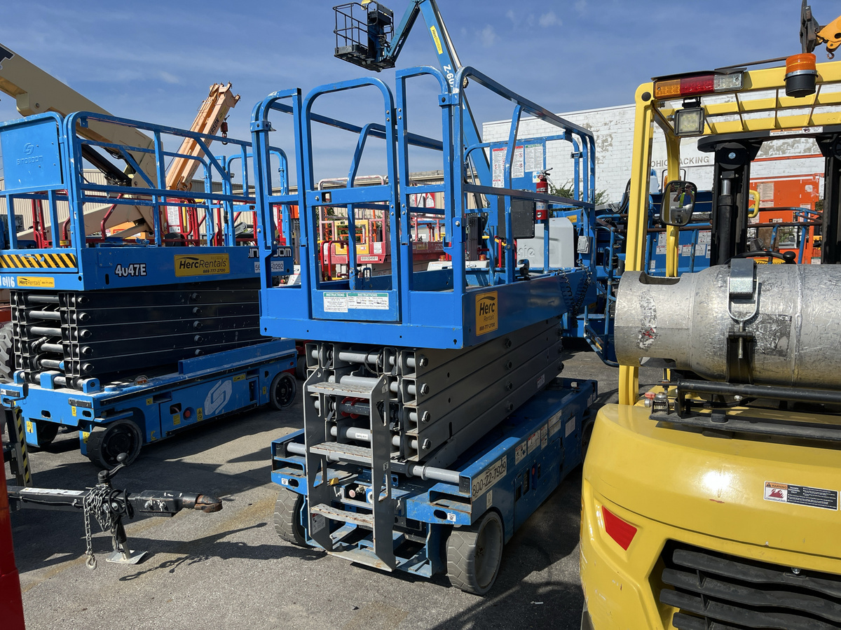 2018 Genie GS-3246