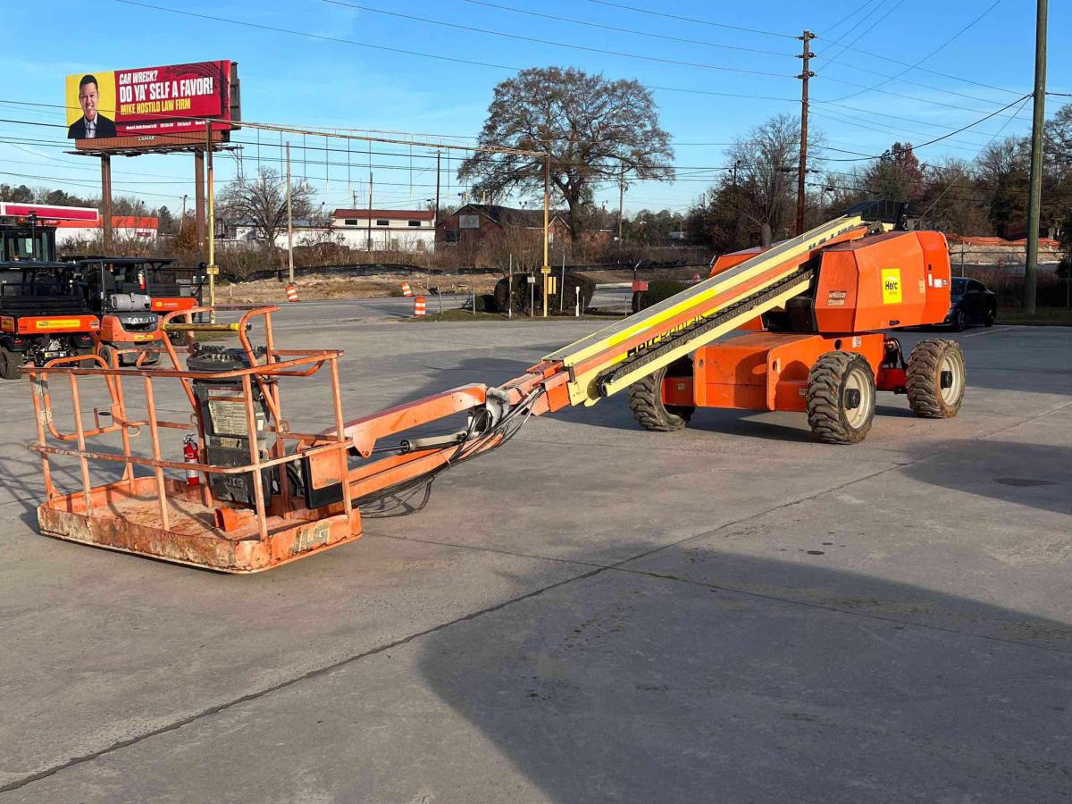 2017 JLG 660SJ