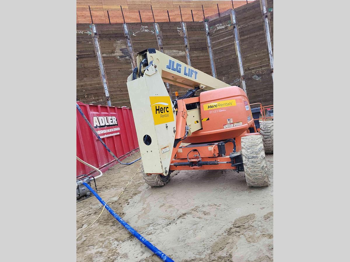 2014 JLG 600AJ