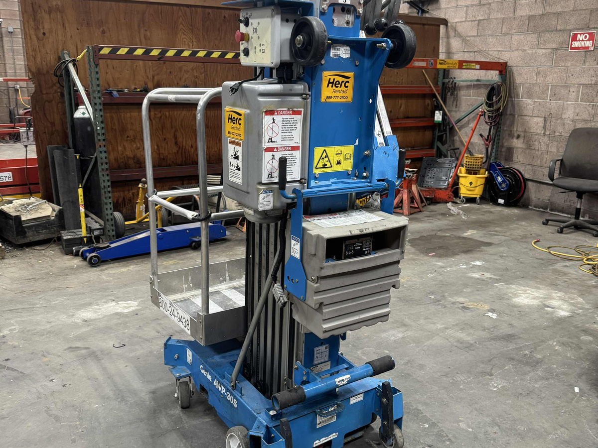 2019 Genie AWP-30S