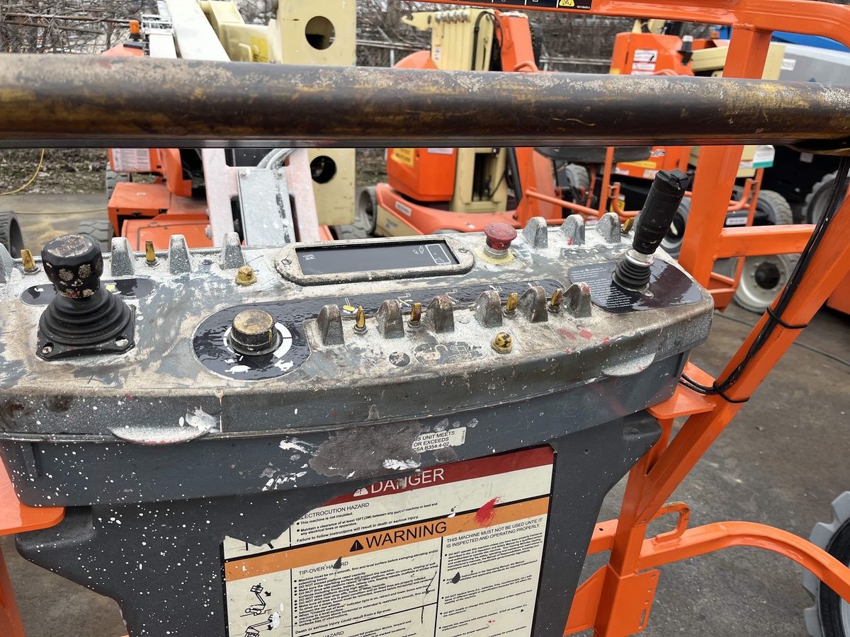 2017 JLG E450AJ-7
