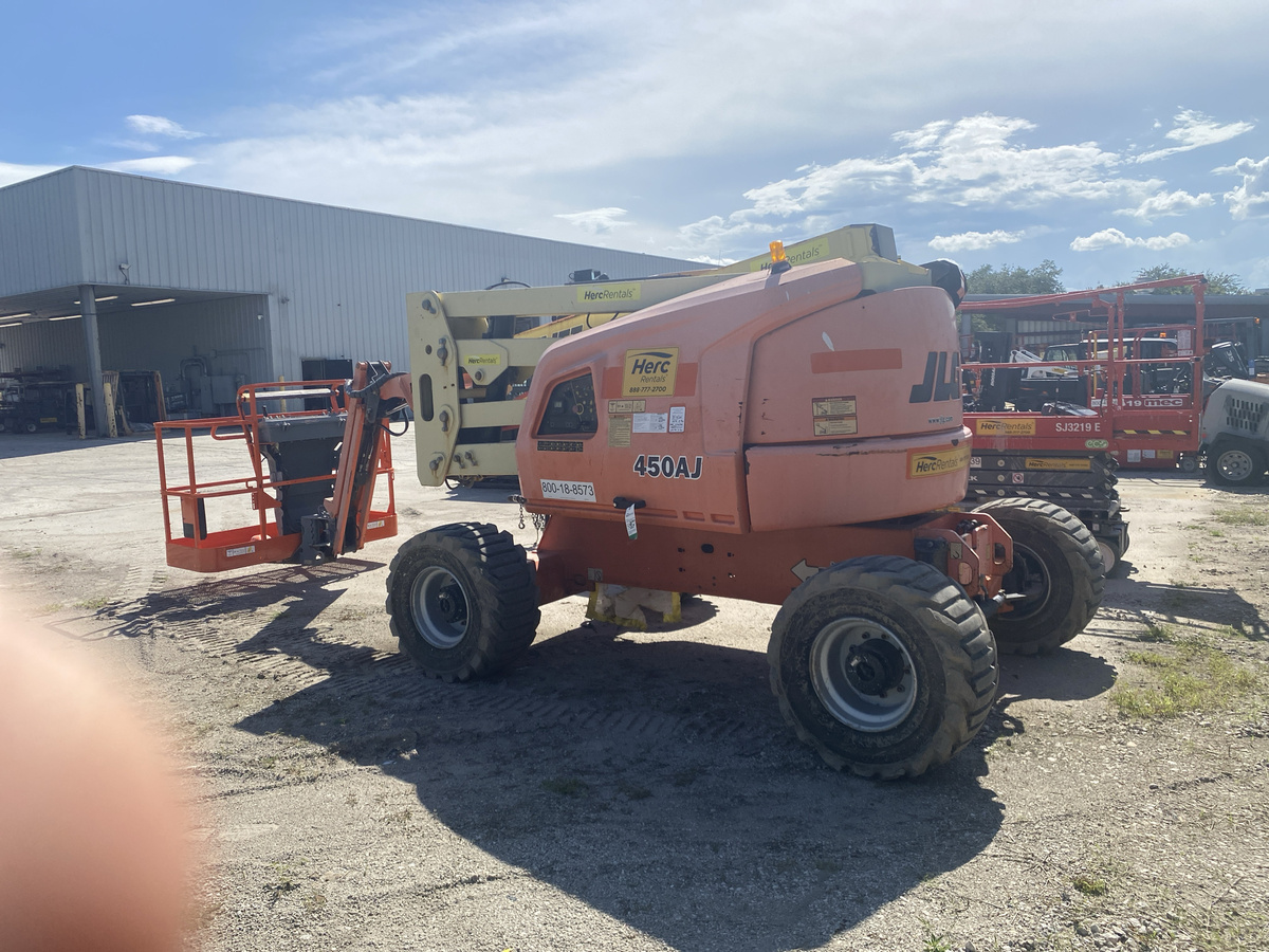 2017 JLG 450AJ-3