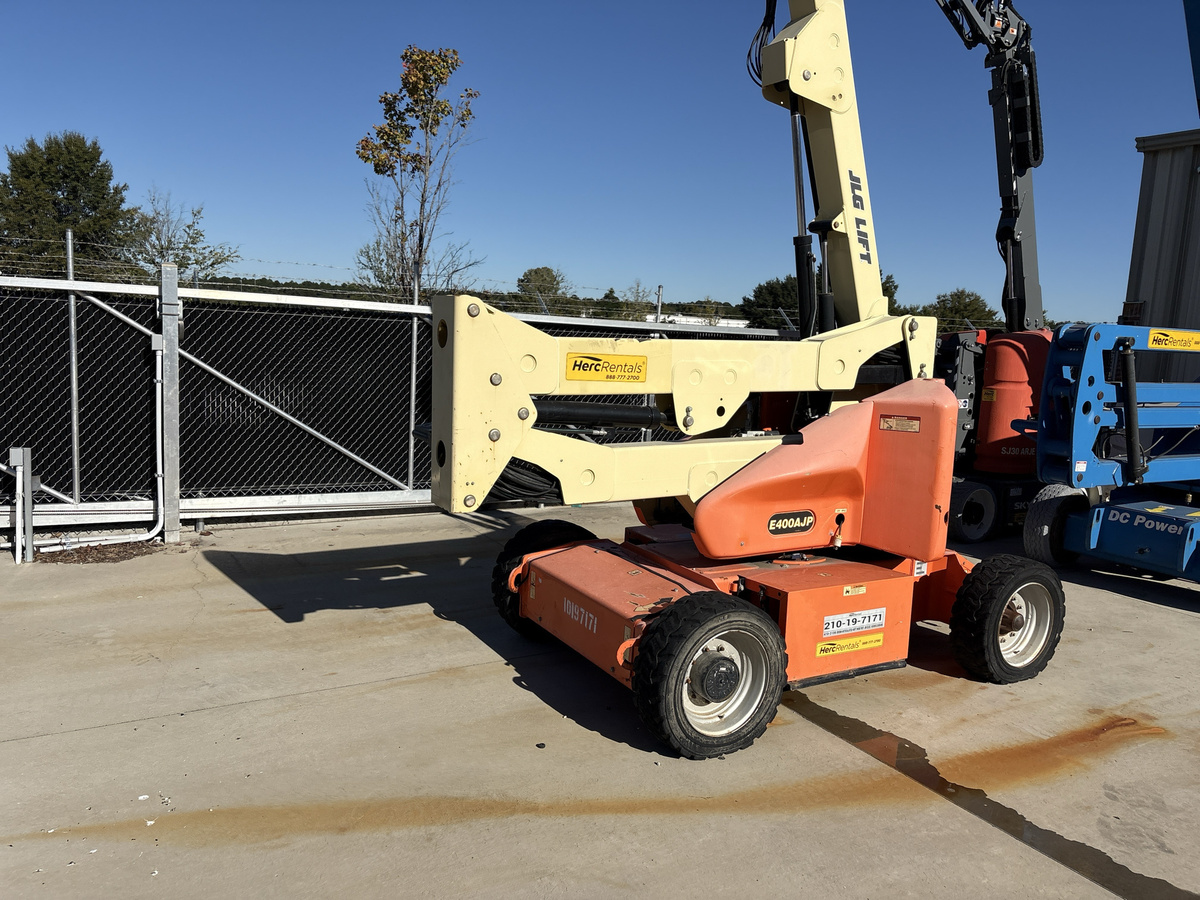 2016 JLG E400AJP-2