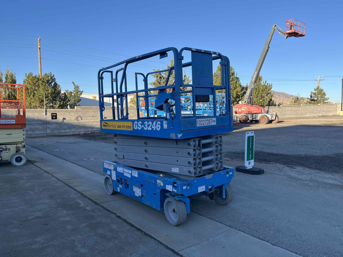 2017 Genie GS-3246