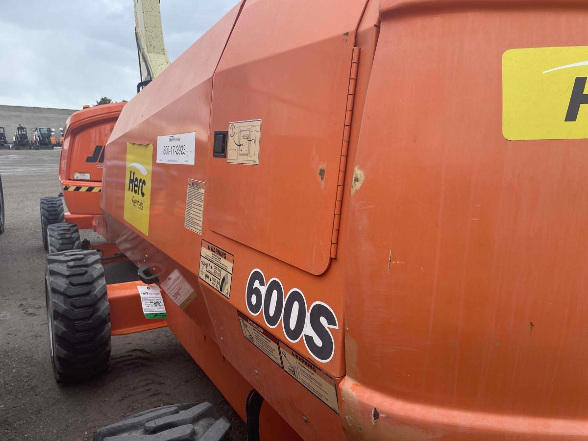 2017 JLG 600S
