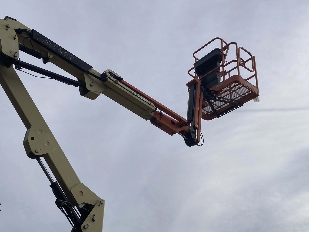 2016 JLG E450AJ-6