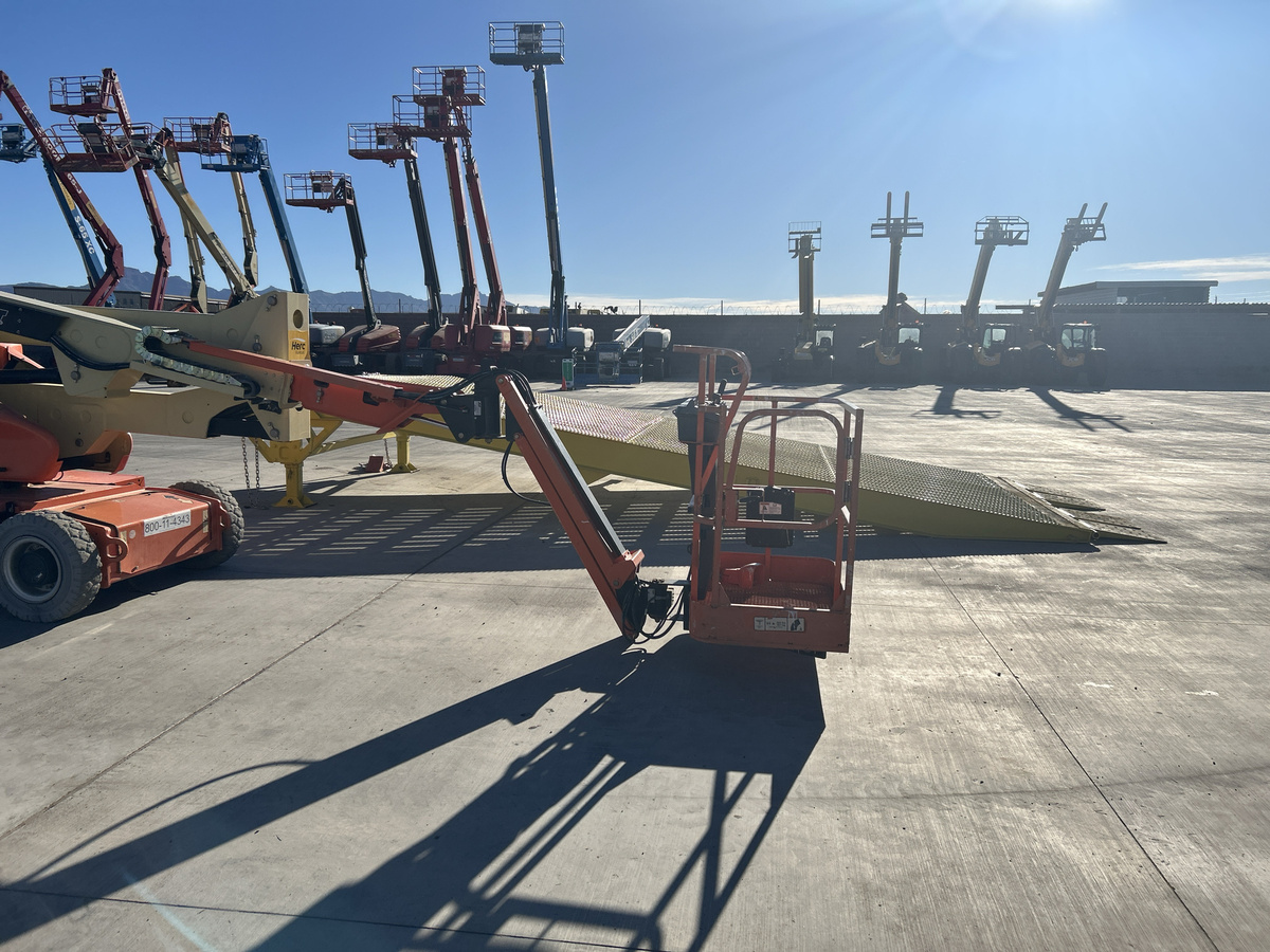 2016 JLG E400AJPN-6