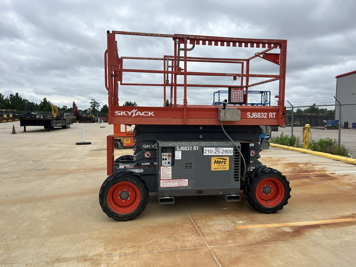 2018 Skyjack SJ-6832RT-11