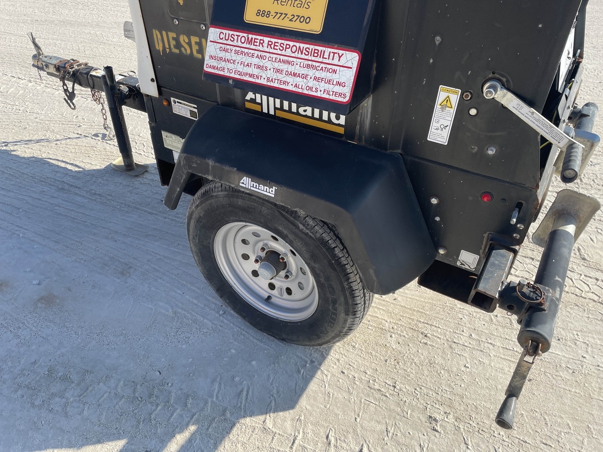 2022 Allmand Night-Lite V-8