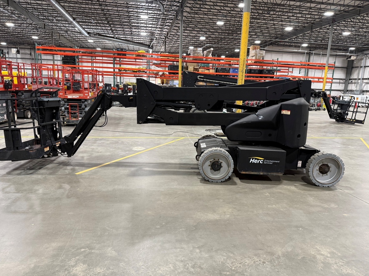 2015 JLG E450AJ