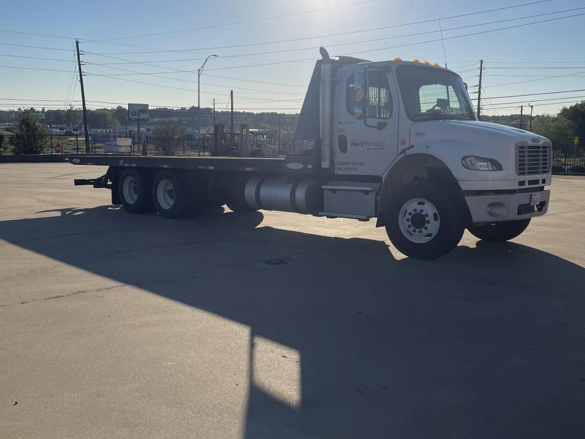 2018 Freightliner M2106
