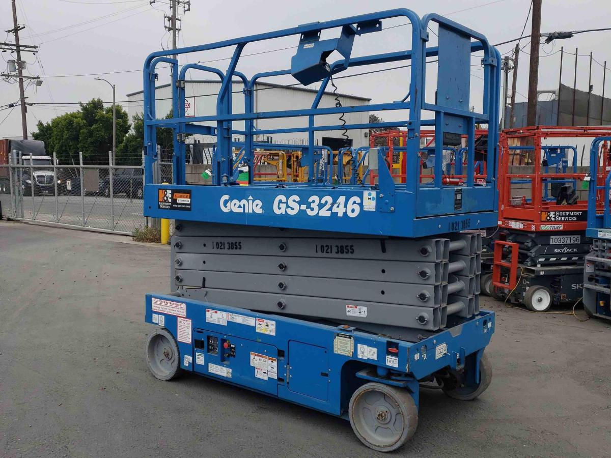 2017 Genie GS-3246