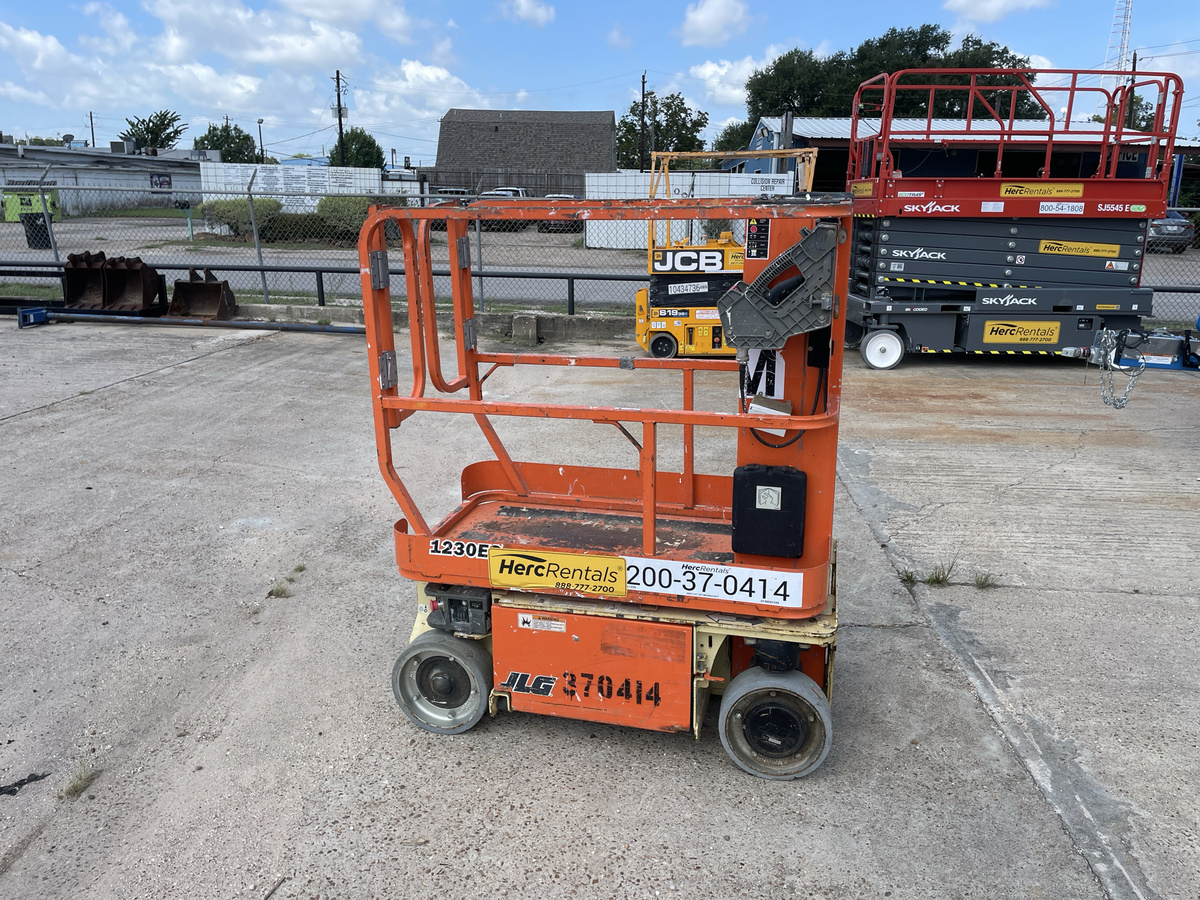 2017 JLG 1230ES