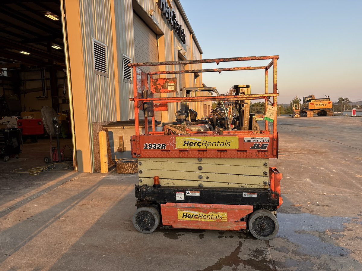 2018 JLG 1932R-12