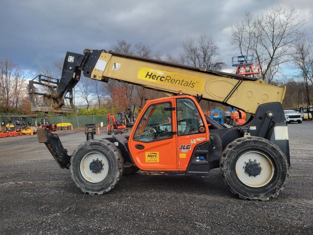 2018 JLG 1255