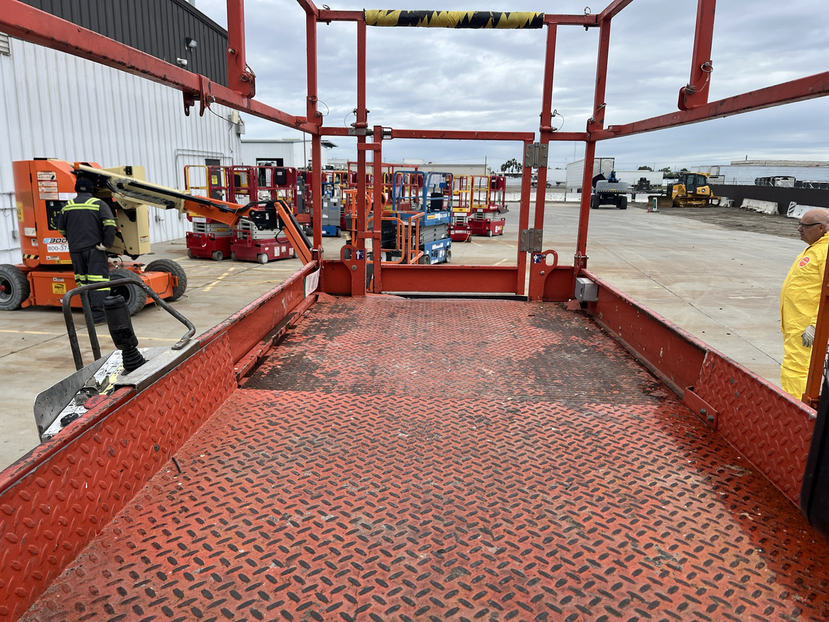 2017 Skyjack SJ4740-5