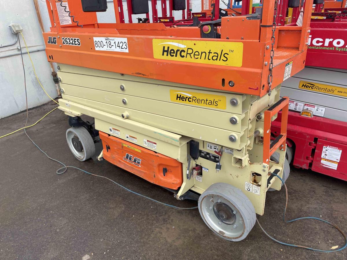 2017 JLG 2632ES