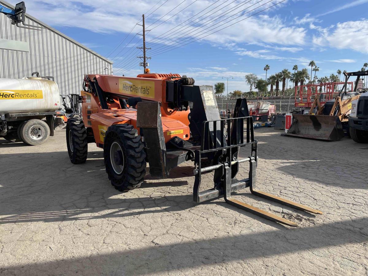 2019 SkyTrak 10042