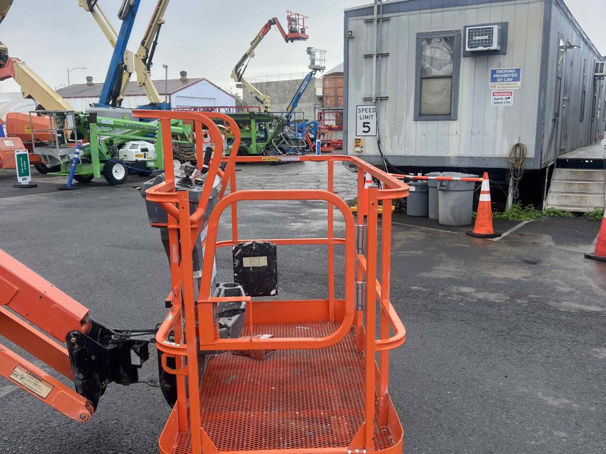 2005 JLG 600AJN Narrow-3