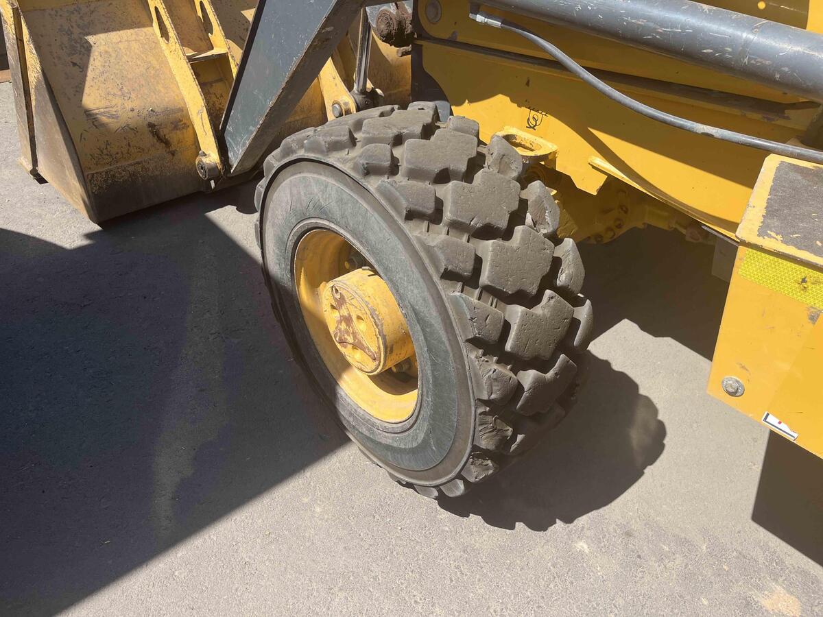 2017 John Deere 210L-7