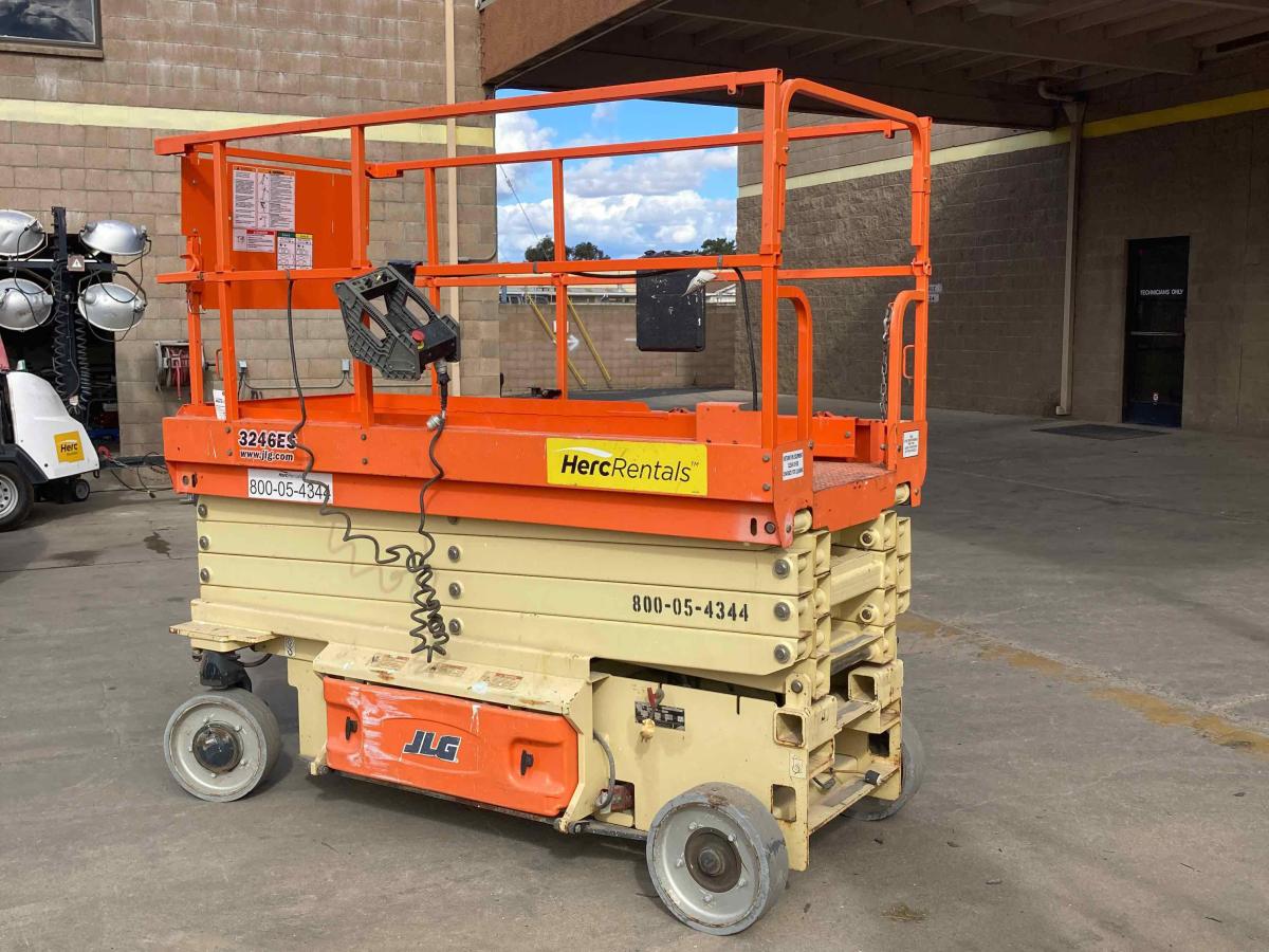 2015 JLG 3246ES