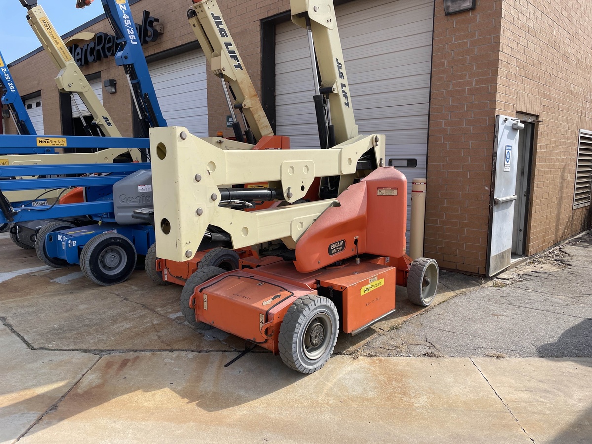 2015 JLG E400AJP-4