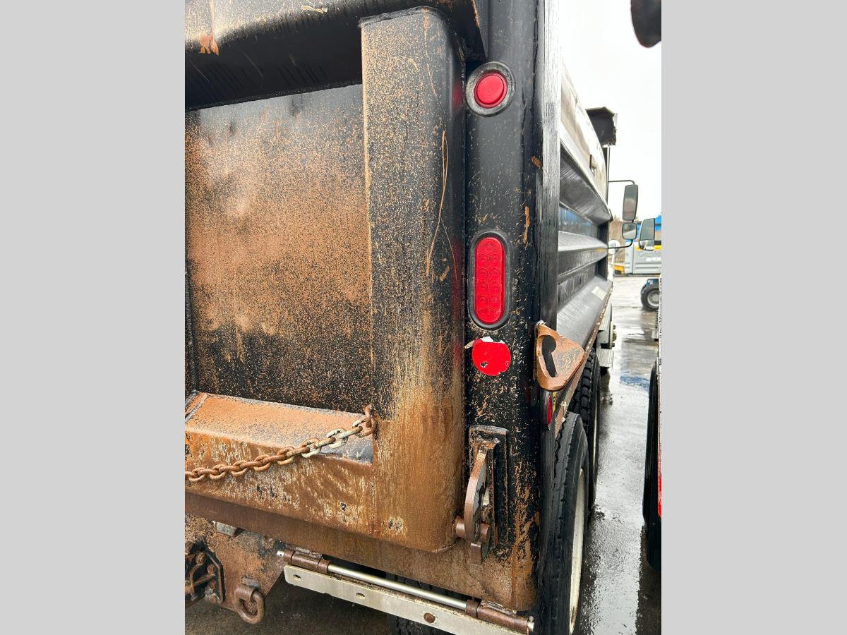 2019 Freightliner M2106