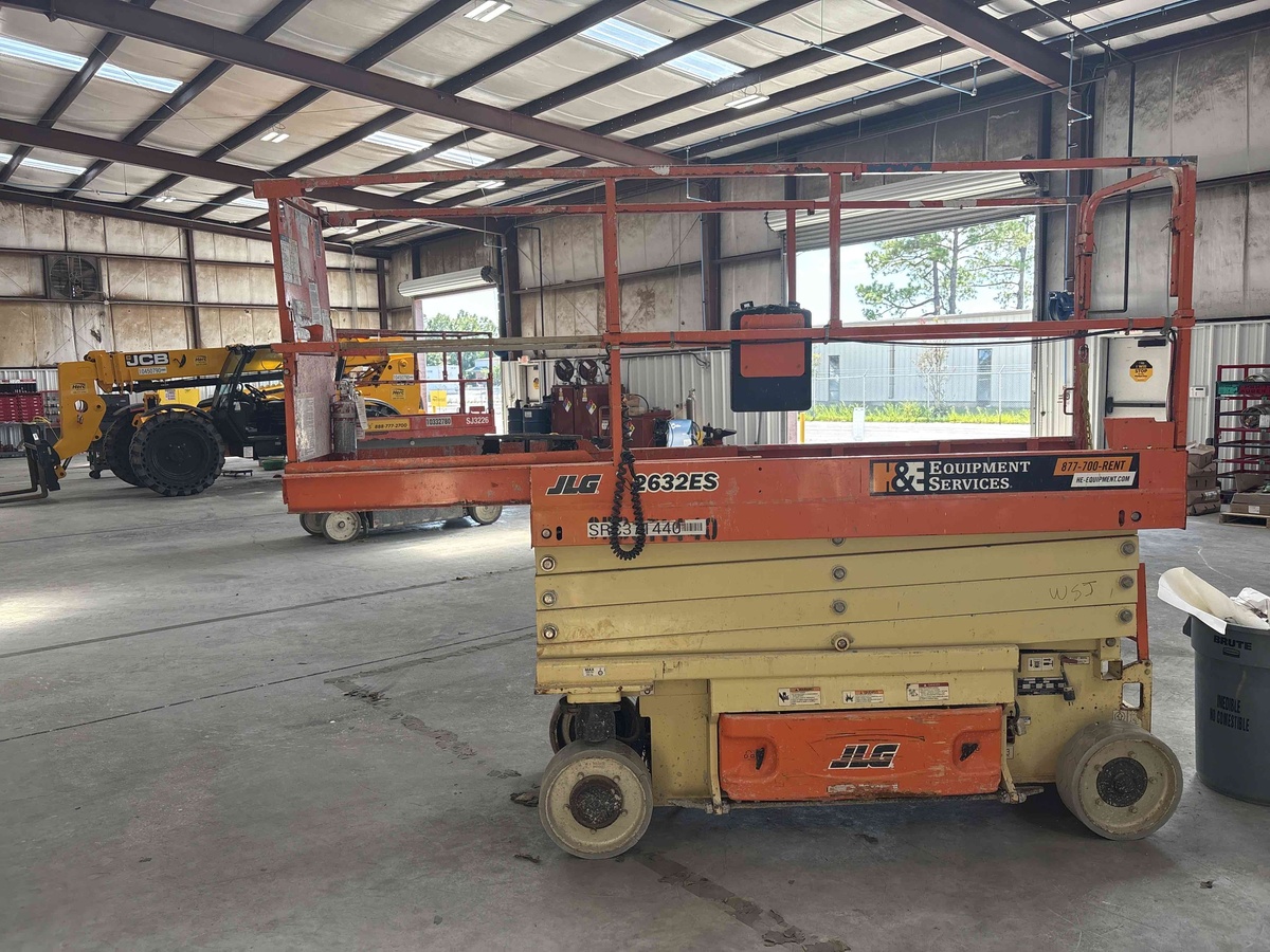 2017 JLG 2632ES-1