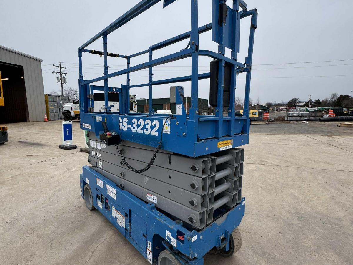 2017 Genie GS-3232-3