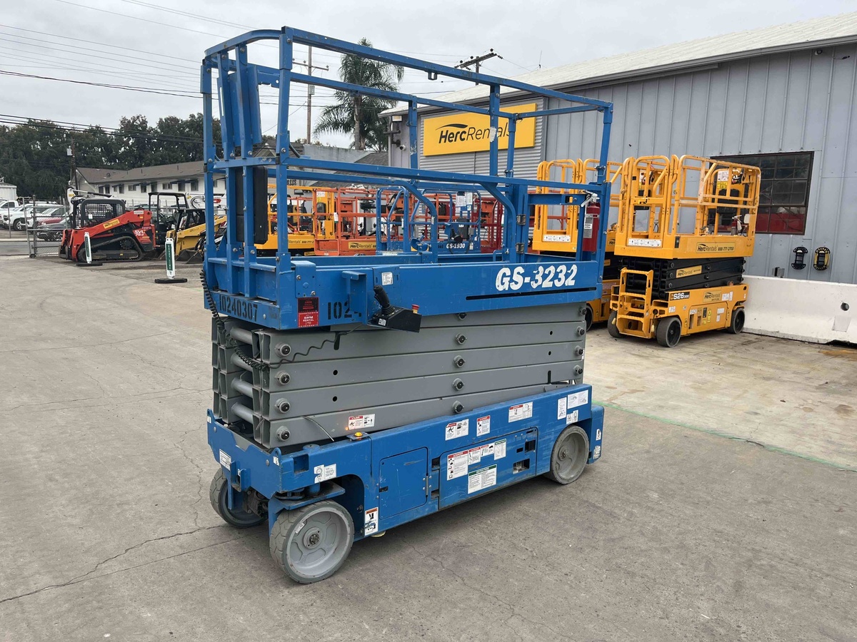 2018 Genie GS-3232