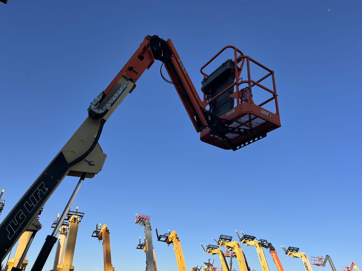 2017 JLG E400AJPN-5