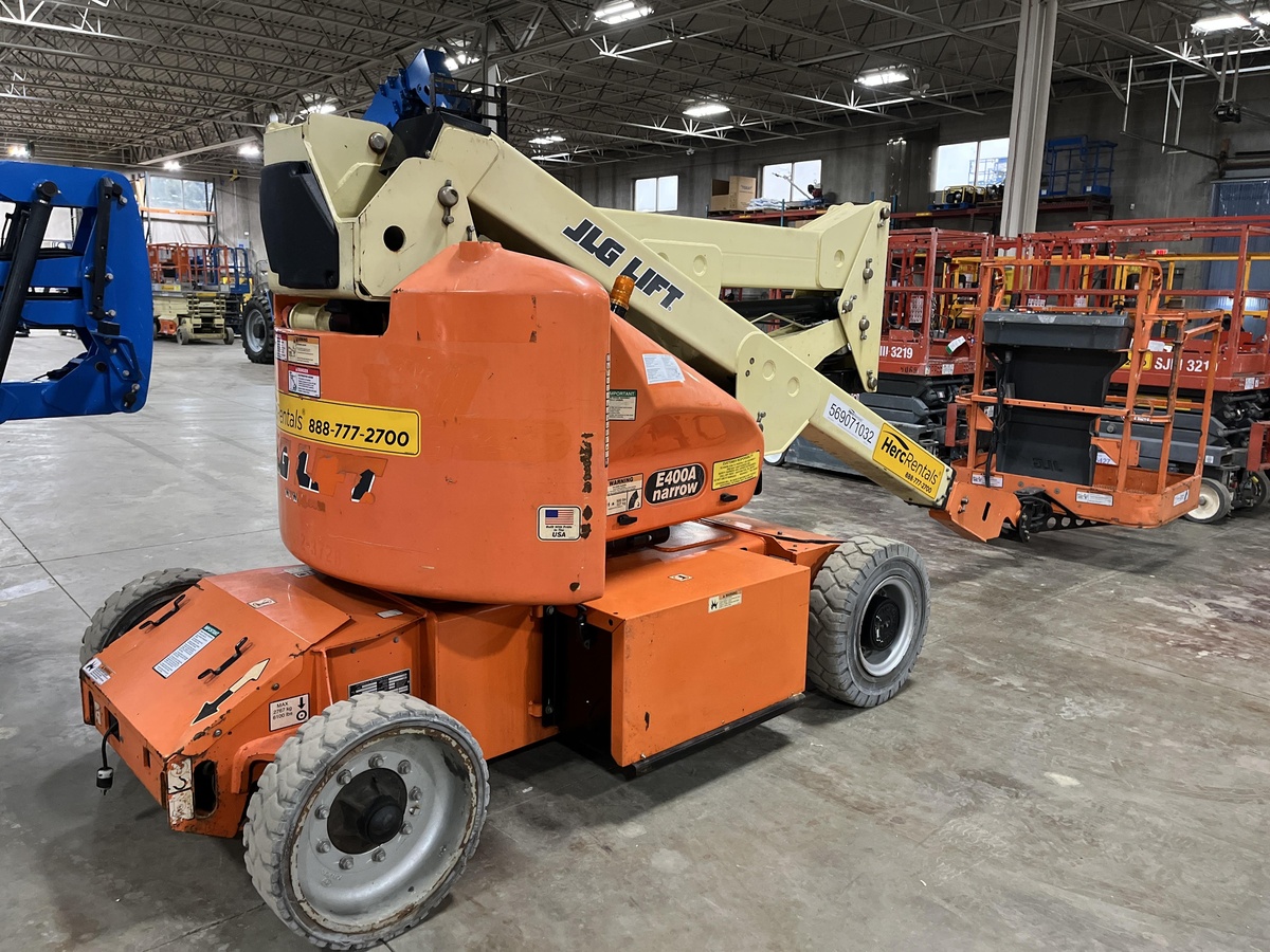 2016 JLG E400AN-5