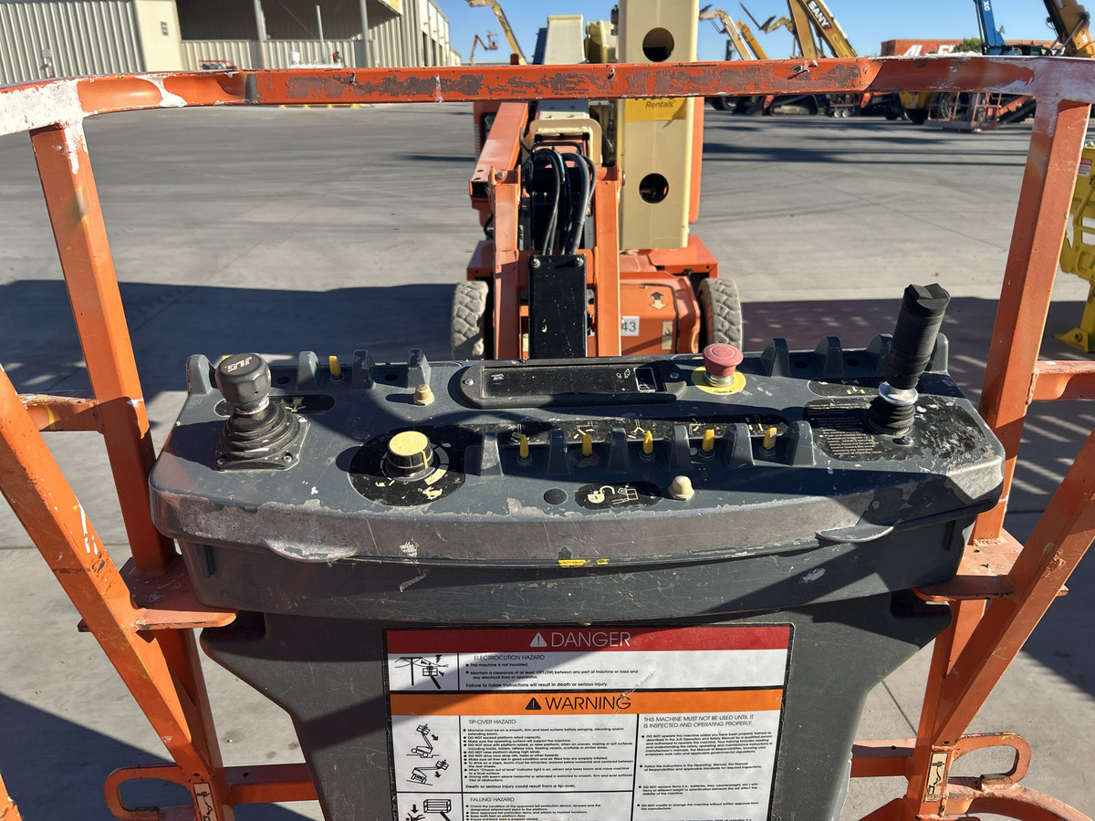 2016 JLG E400AJPN-7